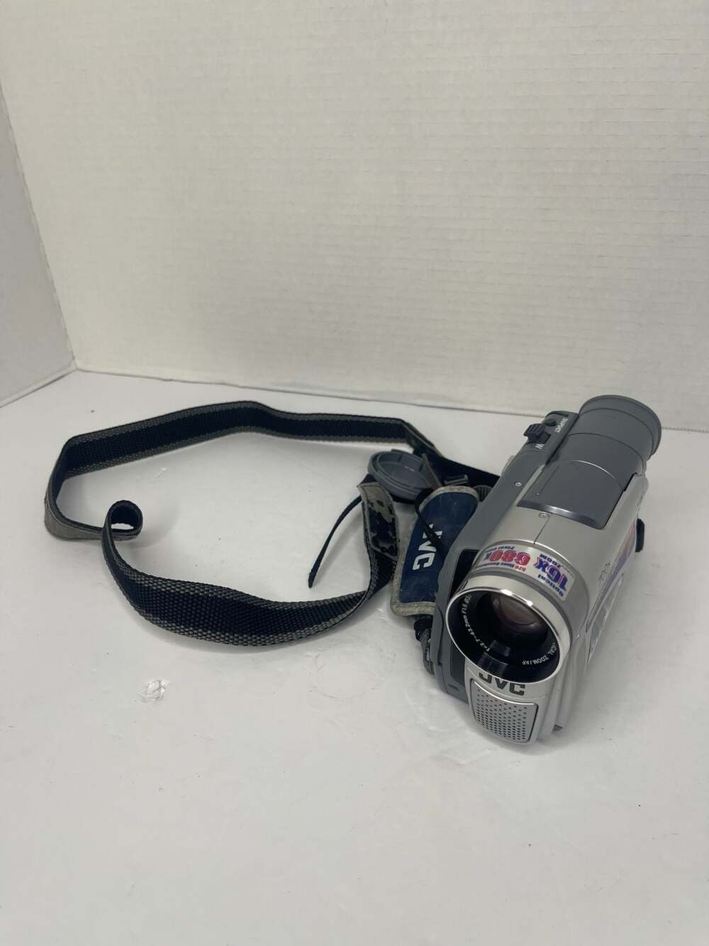 (Untested) JVC GR-D91U Mini DV Camcorder 16x Optical Zoom 700x Digital Zoom